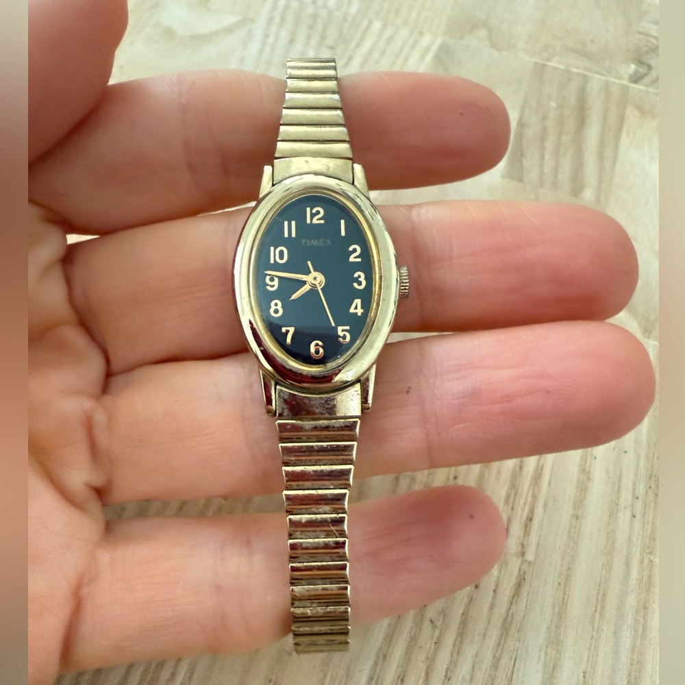 Vintage Timex ladies oval black dial gold tone watch NEW BATTERY